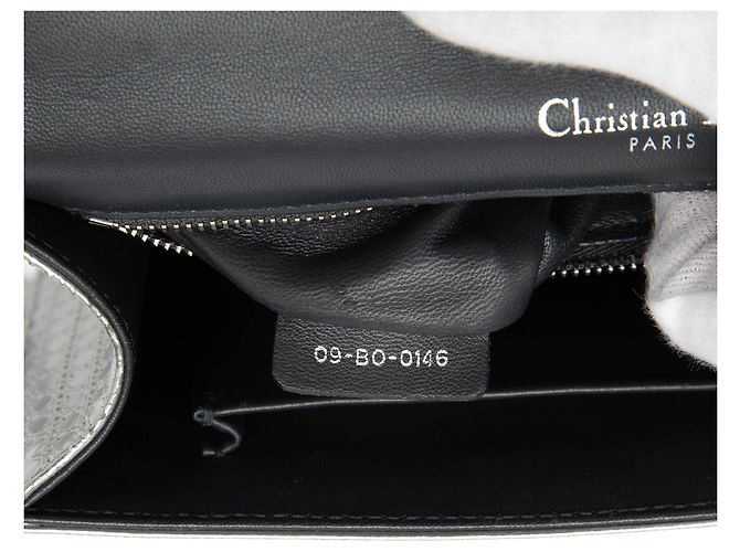 Borsa a tracolla Diorama con patta Microcannage in vernice metallizzata argento, dimensione Medium - vista 6