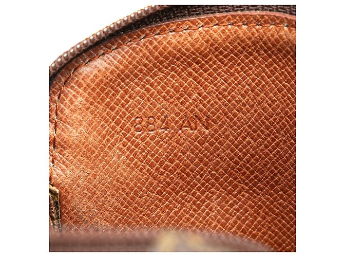 Borsa a tracolla porta passaporto Louis Vuitton Monogram Pochette Secret Marrone - vista 6