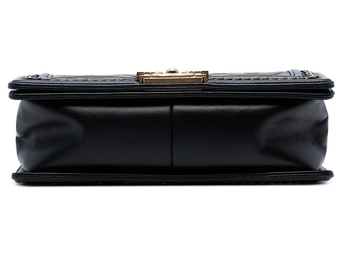 Borsa a tracolla Chanel Boy Flap in pelle d'agnello matelassé nera, dimensione Old Medium Nero - vista 3