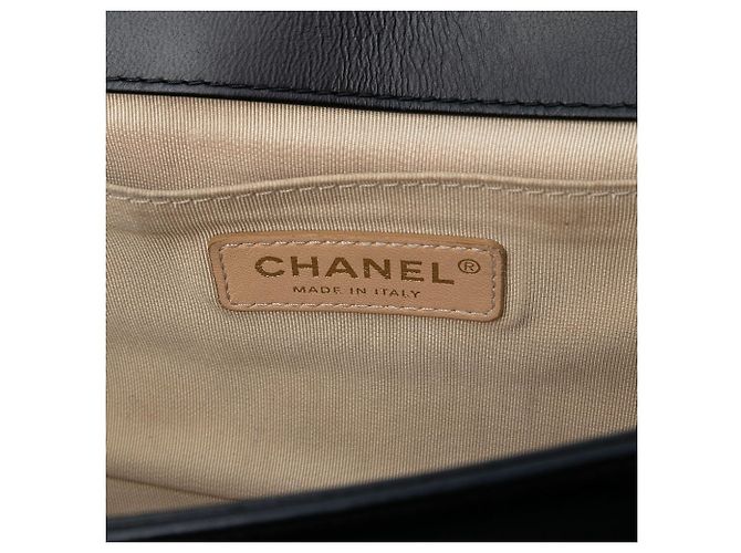 Borsa a tracolla Chanel Boy Flap in pelle d'agnello matelassé nera, dimensione Old Medium Nero - vista 5