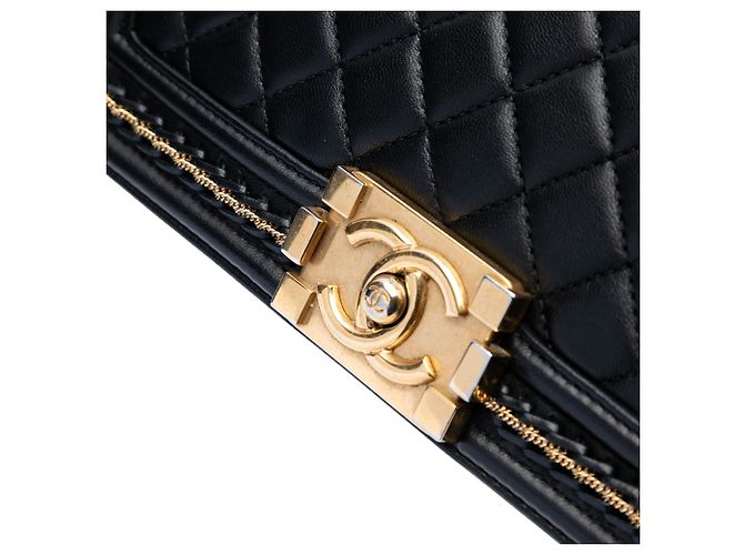 Borsa a tracolla Chanel Boy Flap in pelle d'agnello matelassé nera, dimensione Old Medium Nero - vista 8