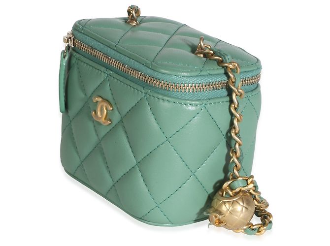 Mini Vanity Case Chanel Pearl Crush in nappa matelassé verde con catena - vista 3