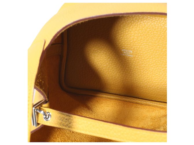 Hermès Jaune Ambre Celeste Clemence Eclat Picotin Lock 18 PM PHW Giallo - vista 5