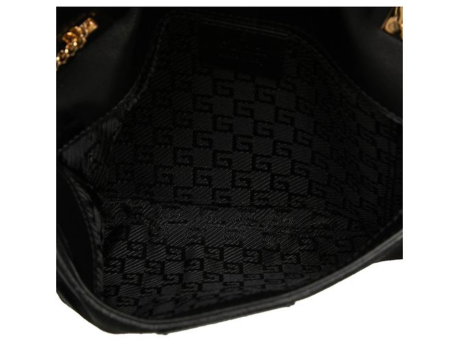 Borsa a tracolla Gucci in camoscio nero con catena e testa di tigre - vista 4