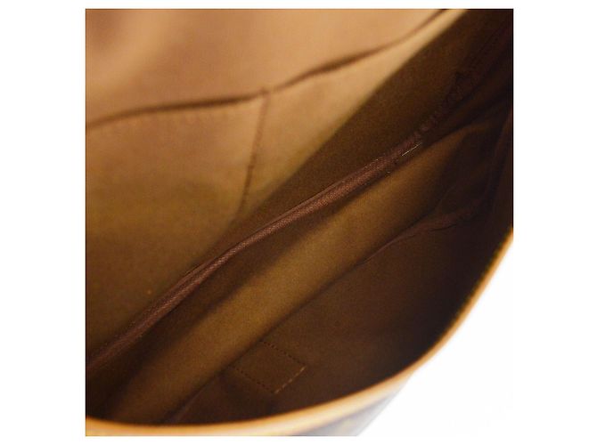 Louis Vuitton Saumur Monogram Canvas 35 Marrone - vista 3