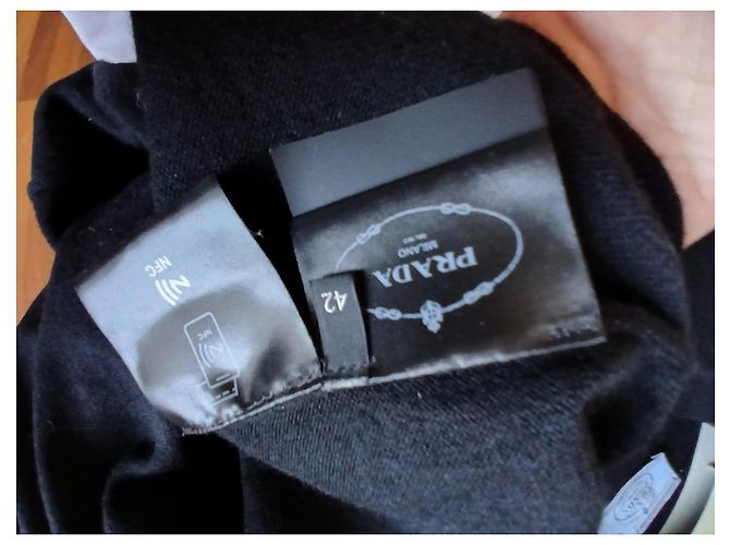 Prada schwarzer Cardigan aus Schurwolle - Ansicht 5