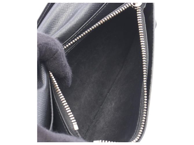 Louis Vuitton Portefeuille Brazza Taiga Noir Bi-fold Long Wallet Nero - vista 4