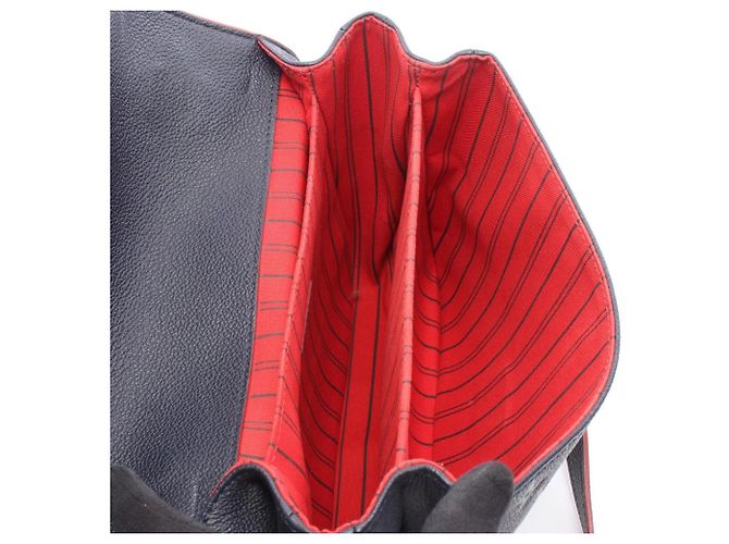 Borsa Louis Vuitton Pochette Métis Monogram Empreinte Rosso Blu navy - vista 3