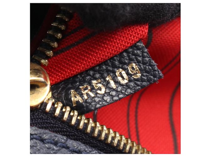 Borsa Louis Vuitton Pochette Métis Monogram Empreinte Rosso Blu navy - vista 5