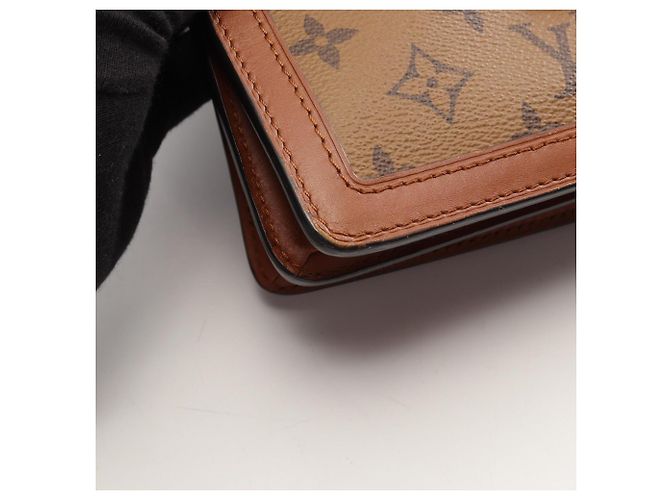 Borsa a tracolla Louis Vuitton Dauphine MM Monogram Reverse Marrone - vista 8