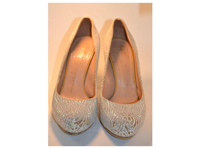 Giuseppe Zanotti Pumps aus Leder mit Kristallen Beige - Ansicht 3