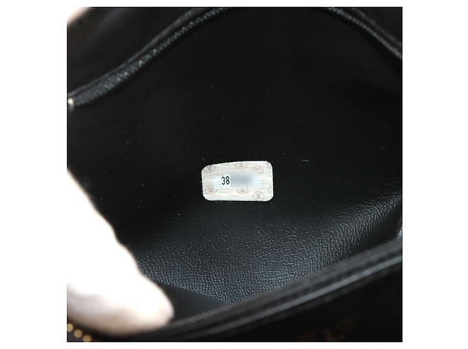 Pouch Chanel in pelle caviar nera - vista 9