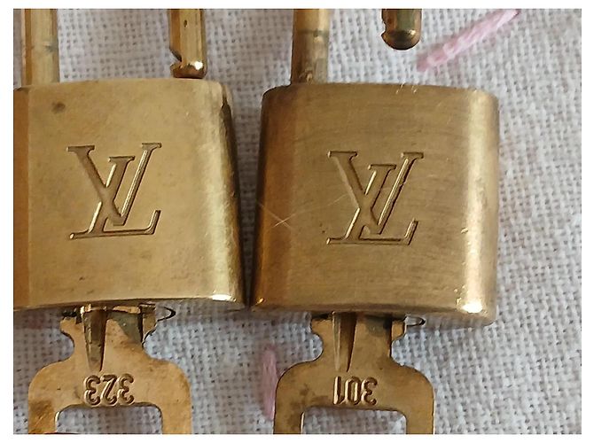 Louis Vuitton Vorhängeschloss Set Goldfarben mit Schlüsseln Golden - Ansicht 2