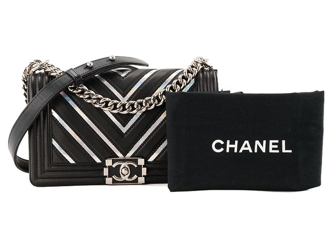 CHANEL - Borsa a tracolla Boy Chanel in pelle liscia chevron iridescente e nera Nero - vista 9