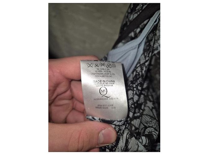Alexander McQueen Abendkleid aus schwarzer Seidenspitze Sz.40 gebraucht - Ansicht 6