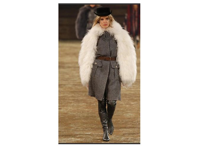 Chanel Abrigo de Tweed Mohair y Cordero de Mongolia Métiers d'Art Paris Dallas Negro Blanco - vista 2