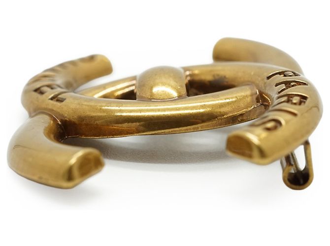 Timeless Chanel Spilla Paris Gold Metal Brass CC Logo Turnlock Aged Metal D'oro - vista 4
