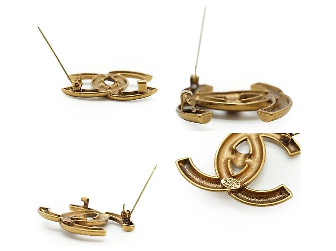 Timeless Chanel Spilla Paris Gold Metal Brass CC Logo Turnlock Aged Metal D'oro - vista 6
