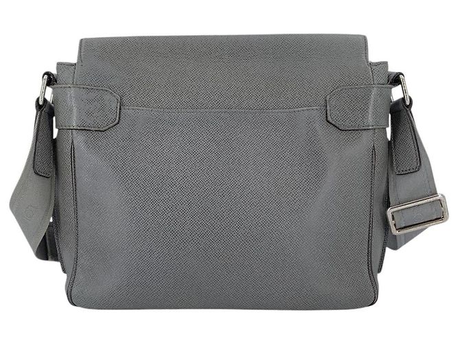 Louis Vuitton Borsa a tracolla Roman MM in pelle Taiga grigia Grigio - vista 3