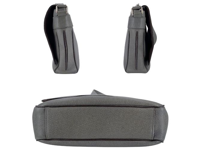 Louis Vuitton Borsa a tracolla Roman MM in pelle Taiga grigia Grigio - vista 4