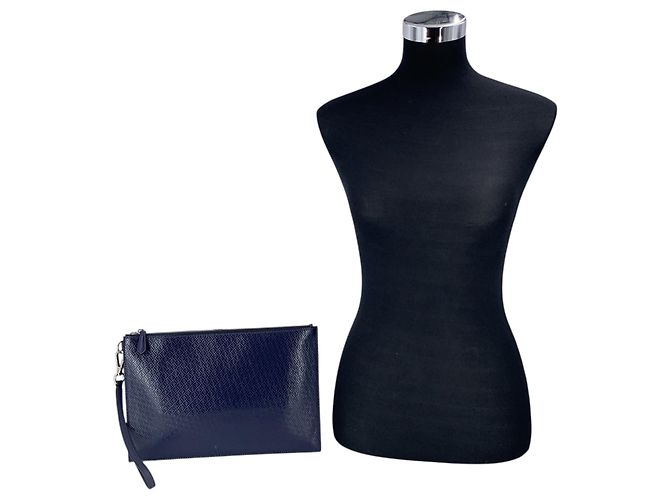 Fendi Pochette Wristlet Clutch in pelle blu navy con logo FF in rilievo - vista 2