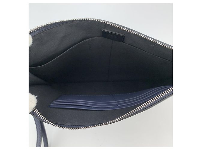 Fendi Pochette Wristlet Clutch in pelle blu navy con logo FF in rilievo - vista 5