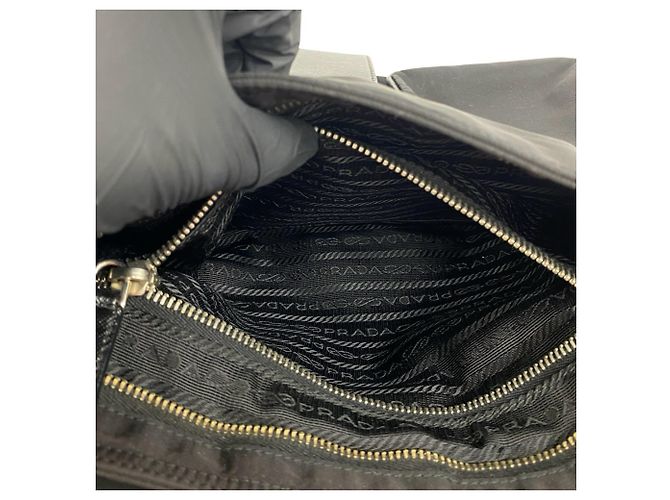 Borsa a tracolla Prada in nylon Tessuto e pelle Saffiano nera con logo triangolo Nero - vista 10