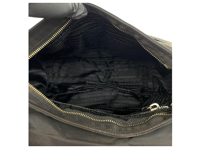 Borsa a tracolla Prada in nylon Tessuto e pelle Saffiano nera con logo triangolo Nero - vista 9