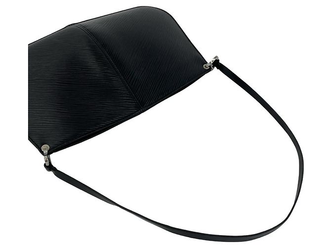 Louis Vuitton Pochette Demilune Epi Leather Semi-Shoulder Bag Negro - vista 4