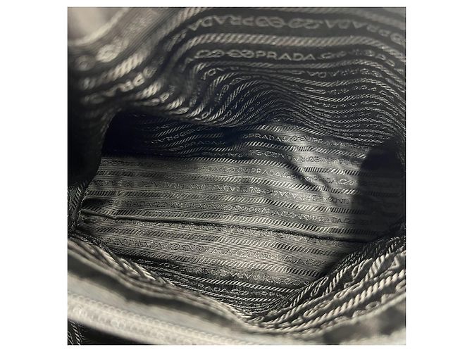 Tote Bolso de mano Prada en nylon Tessuto Pocono con placa de logo triangular Negro - vista 10