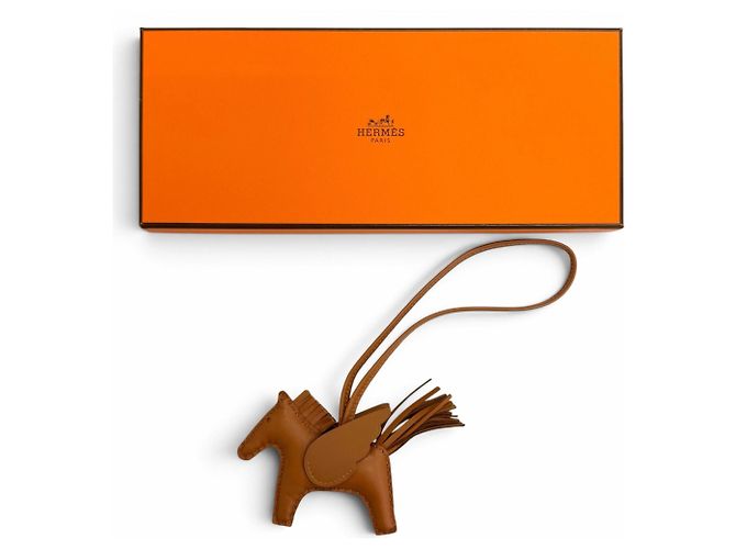 Hermès Rodeo Charm Pegasus PM in pelle Agneau Milo - vista 2