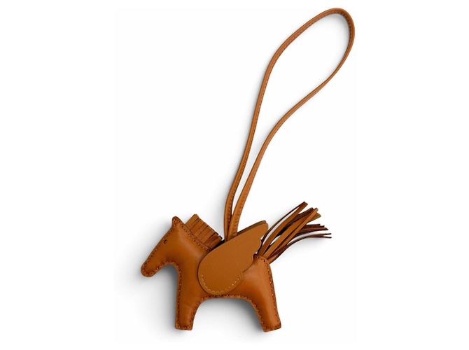 Hermès Rodeo Charm Pegasus PM in pelle Agneau Milo - vista 4