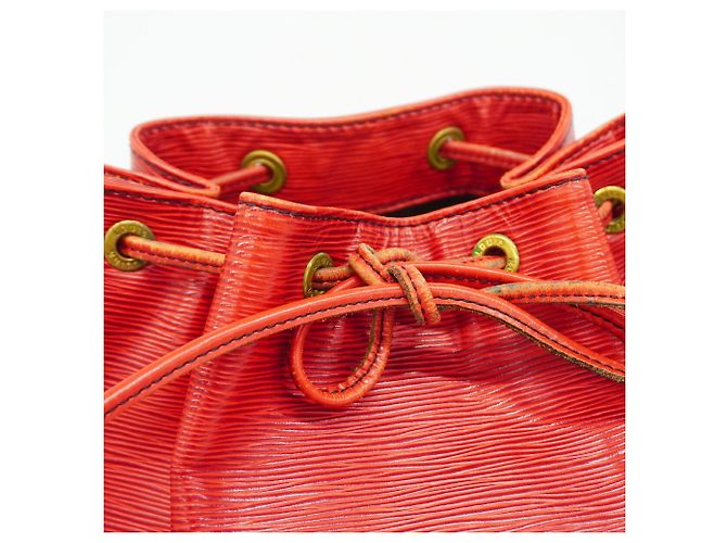Borsa a tracolla Louis Vuitton Epi Noe Rosso - vista 10