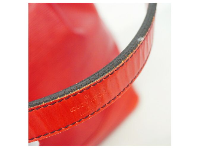 Borsa a tracolla Louis Vuitton Epi Noe Rosso - vista 7