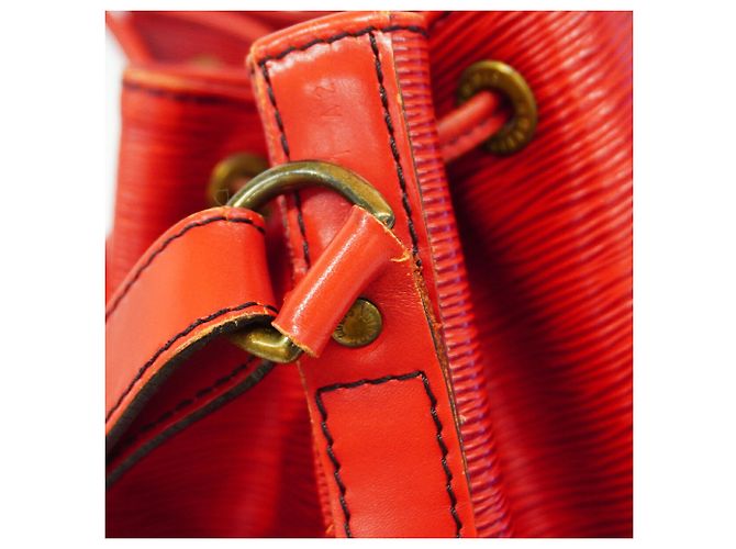 Borsa a tracolla Louis Vuitton Epi Noe Rosso - vista 8