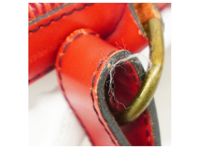 Borsa a tracolla Louis Vuitton Epi Noe Rosso - vista 9