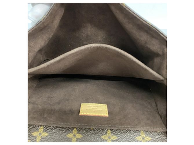 Bolso Louis Vuitton Monogram Pochette Metis MM Castaño - vista 4