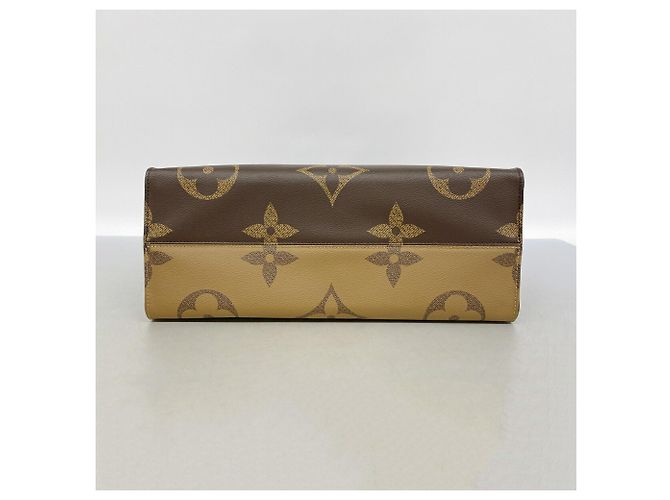 Borsa Tote Louis Vuitton Monogram Giant Reverse OnTheGo GM Marrone - vista 3