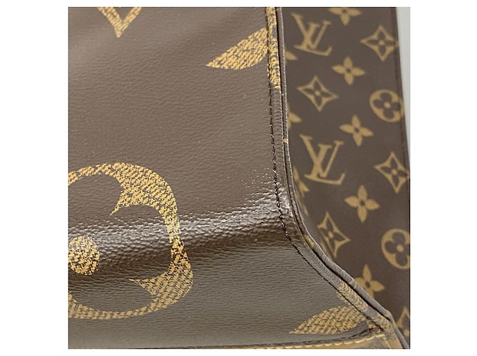 Borsa Tote Louis Vuitton Monogram Giant Reverse OnTheGo GM Marrone - vista 6