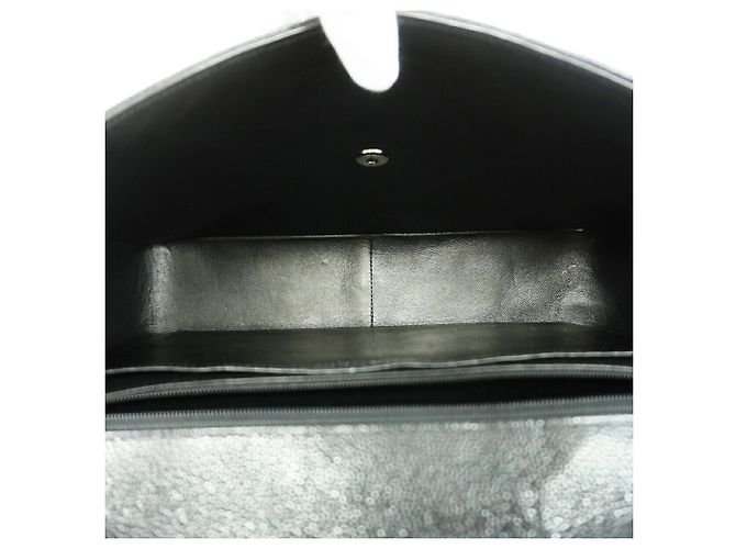 Chanel Black Grained Calfskin Shoulder Bag - view 4