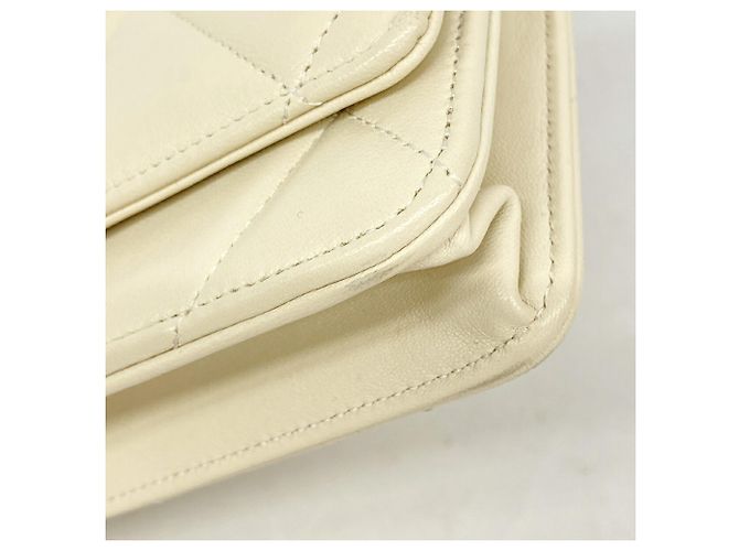 Portafoglio a spalla con catena Chanel in pelle d'agnello beige - vista 6
