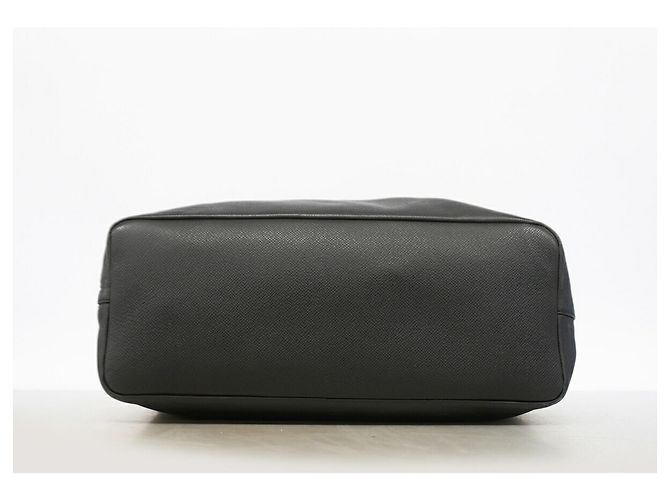 Borsa Louis Vuitton Taiga Cabas Light M31009 Noir Nero - vista 3