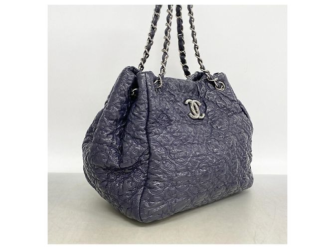 Borsa a tracolla Chanel in pelle blu navy - vista 2