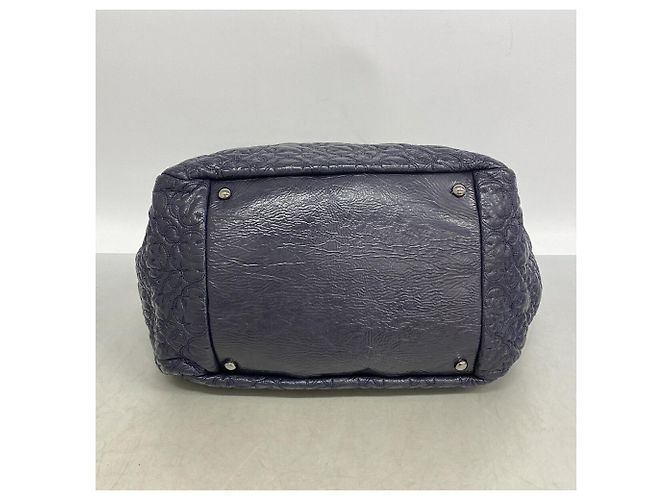 Borsa a tracolla Chanel in pelle blu navy - vista 3