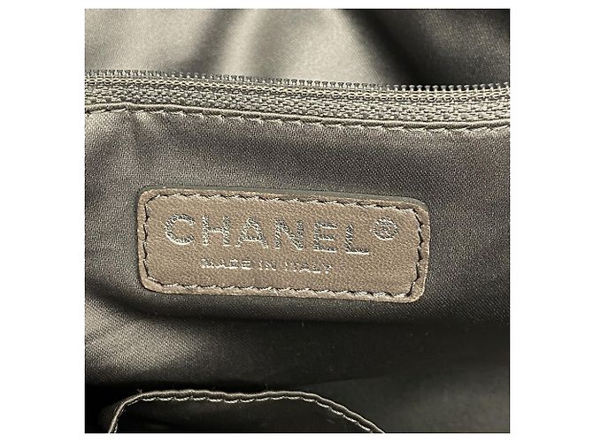 Borsa a tracolla Chanel in pelle blu navy - vista 5