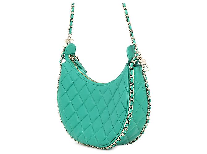 Borsa Hobo Chanel Small in pelle d'agnello matelassé verde con catena e gancio - vista 2