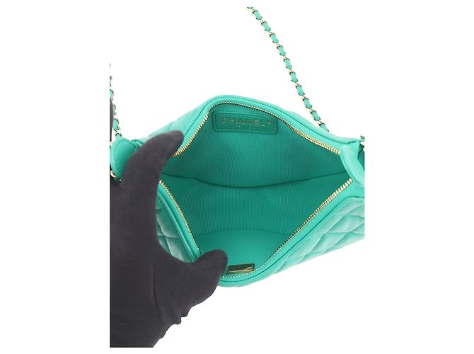 Borsa Hobo Chanel Small in pelle d'agnello matelassé verde con catena e gancio - vista 4