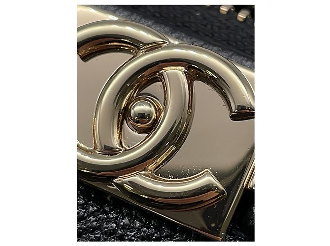 Chanel Boy Mini Chevron Caviar Clutch in Schwarz mit Kette - Ansicht 8