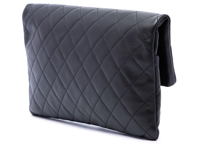 Clutch Chanel Black Quilted Lambskin CC Beauty Foldover Clutch Nero - vista 2