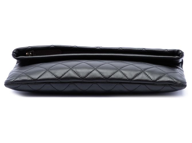 Clutch Chanel Black Quilted Lambskin CC Beauty Foldover Clutch Nero - vista 3